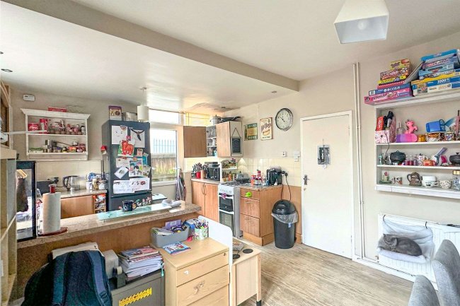 142 Station Road, Beeston, Nottingham, NG9 2AY 2