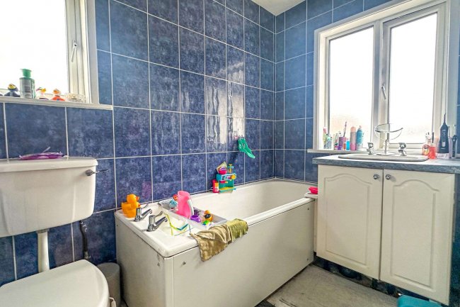 142 Station Road, Beeston, Nottingham, NG9 2AY 2