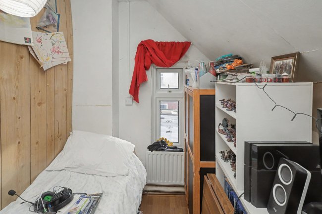 35 Napier Road, Wembley, HA0 4UA 8