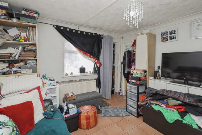 35 Napier Road, Wembley, HA0 4UA 8