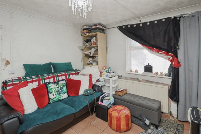 35 Napier Road, Wembley, HA0 4UA 8