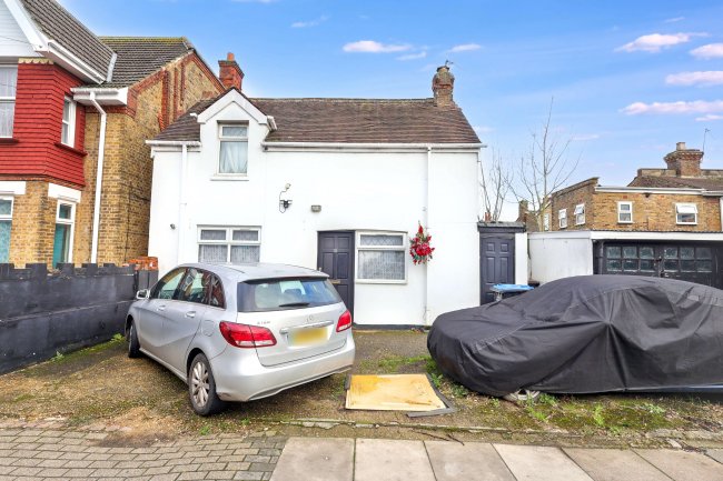 35 Napier Road, Wembley, HA0 4UA 8