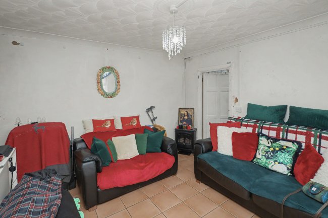 35 Napier Road, Wembley, HA0 4UA 8