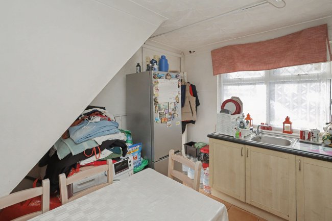 35 Napier Road, Wembley, HA0 4UA 8