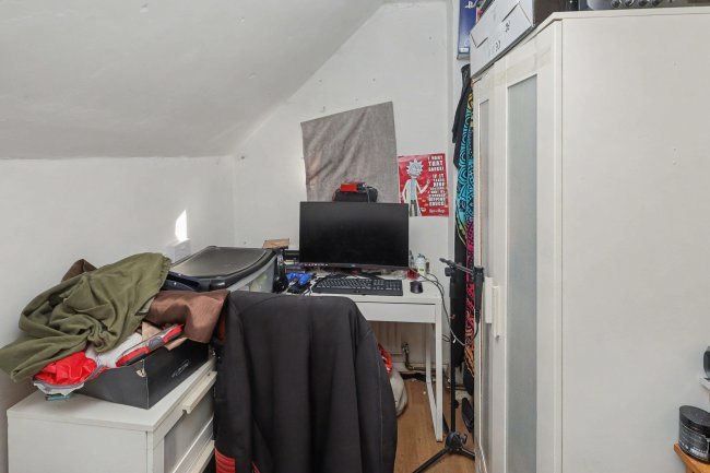 35 Napier Road, Wembley, HA0 4UA 8