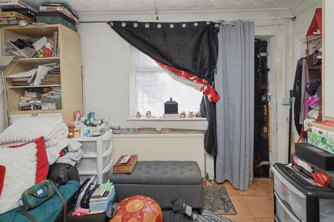 35 Napier Road, Wembley, HA0 4UA 8