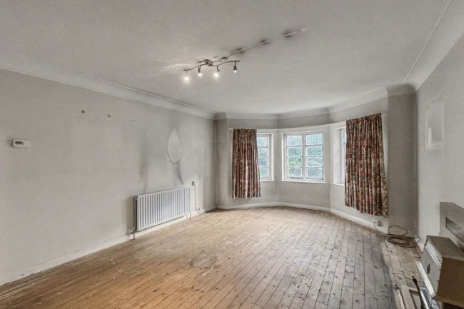 1 Countisbury, St Marks Hill, Surbiton, Surrey, KT6 4LR 6