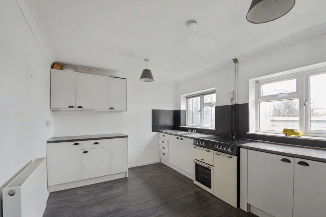 8a Long Lane, Aston End, Nr Stevenage, Hertfordshire SG2 7HG 3