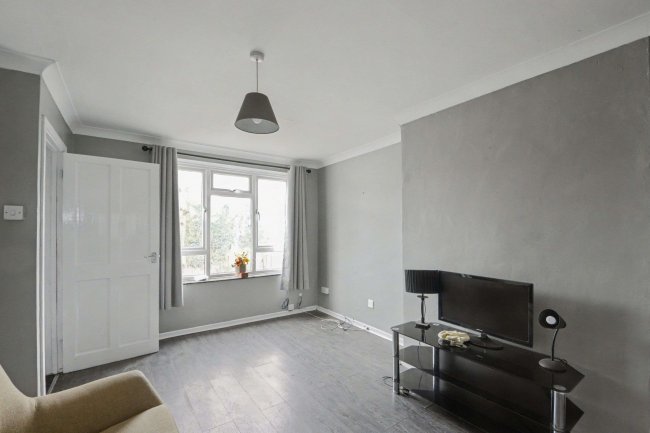 8a Long Lane, Aston End, Nr Stevenage, Hertfordshire SG2 7HG 3