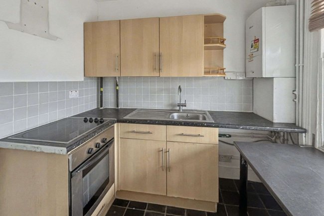 50c Cathnor Road, Shepherds Bush, London W12 9JA 3
