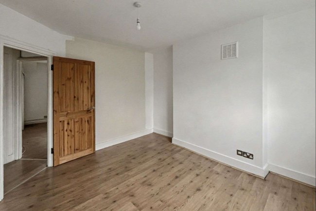 50c Cathnor Road, Shepherds Bush, London W12 9JA 3