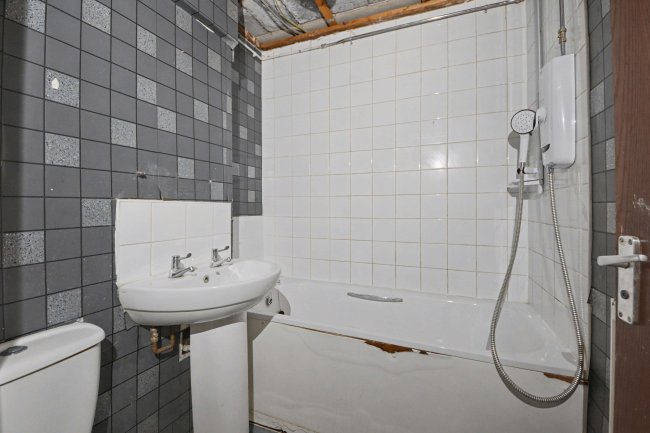 Flat 2, Anvil Court, Marsh Road, Luton, LU3 2RB 6