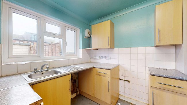 92 Church Road, Tottenham, London, N17 8AJ 6