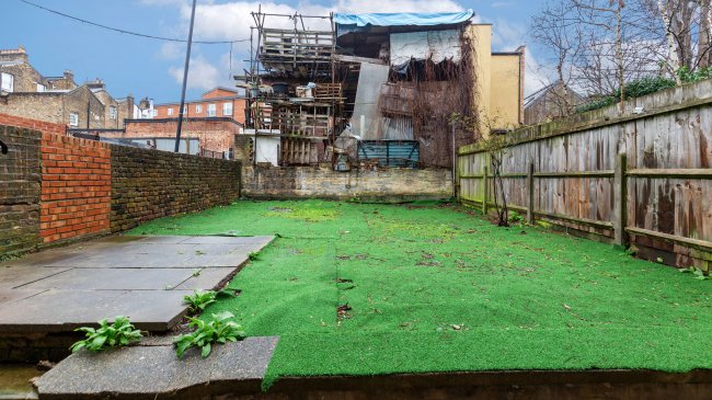 100A Farleigh Road, Stoke Newington, London, N16 7TQ 7