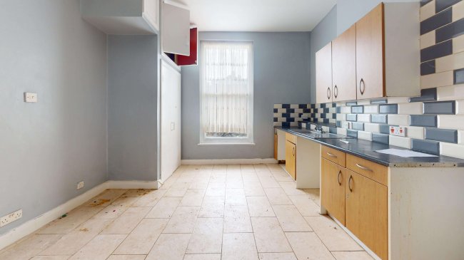 100A Farleigh Road, Stoke Newington, London, N16 7TQ 7