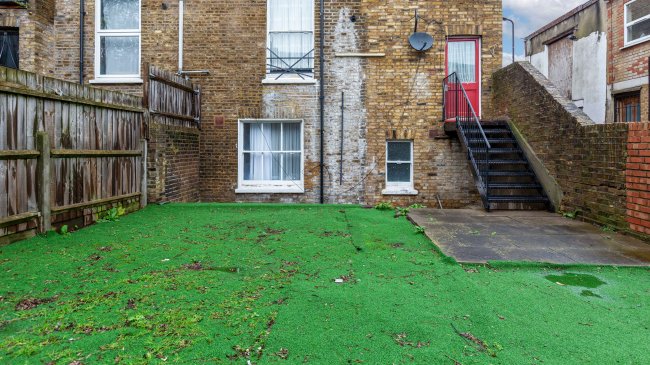 100A Farleigh Road, Stoke Newington, London, N16 7TQ 7