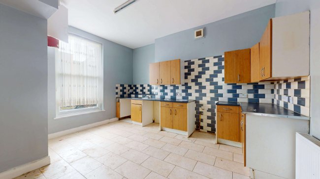 100A Farleigh Road, Stoke Newington, London, N16 7TQ 7