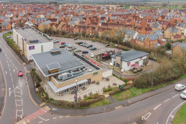 136 Needlepin Way, Buckingham, Buckinghamshire, MK18 1SH 3