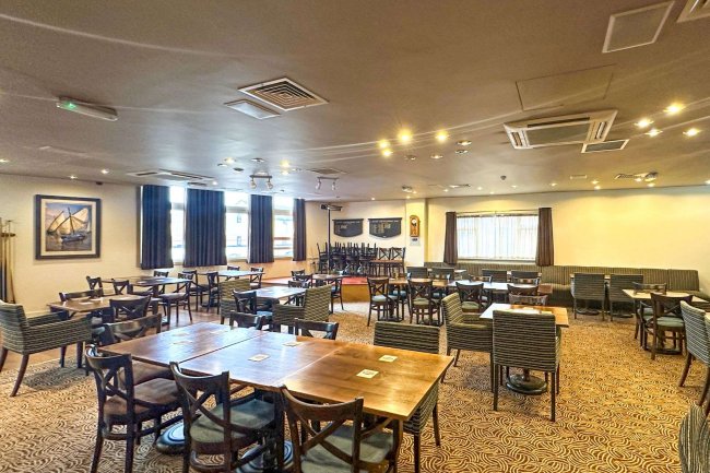 New Beeston Social Club, 146 Station Road, Beeston, Nottingham NG9 2AY 5