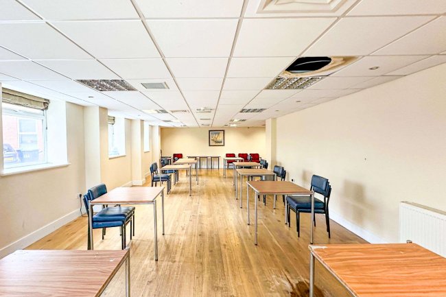 New Beeston Social Club, 146 Station Road, Beeston, Nottingham NG9 2AY 5