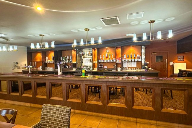 New Beeston Social Club, 146 Station Road, Beeston, Nottingham NG9 2AY 5
