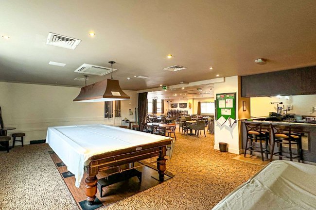 New Beeston Social Club, 146 Station Road, Beeston, Nottingham NG9 2AY 5