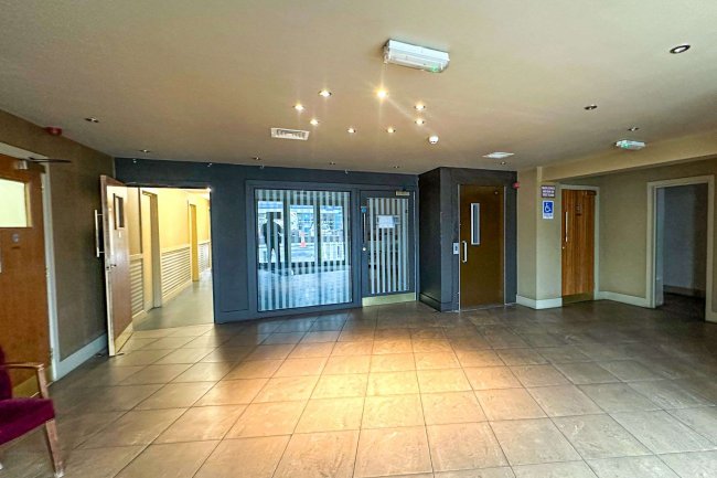 New Beeston Social Club, 146 Station Road, Beeston, Nottingham NG9 2AY 5