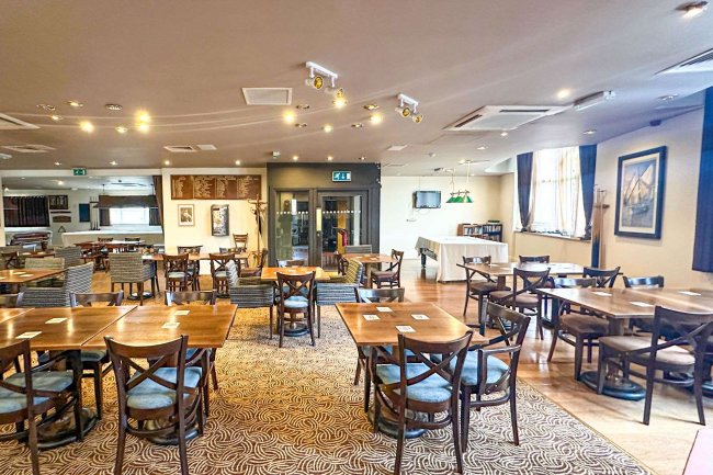 New Beeston Social Club, 146 Station Road, Beeston, Nottingham NG9 2AY 5