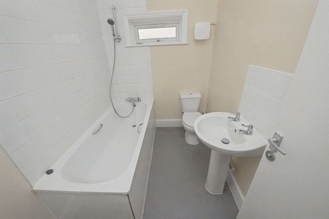24 Cross Road, Croydon CR0 6TA 7
