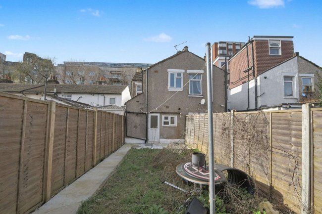24 Cross Road, Croydon CR0 6TA 7