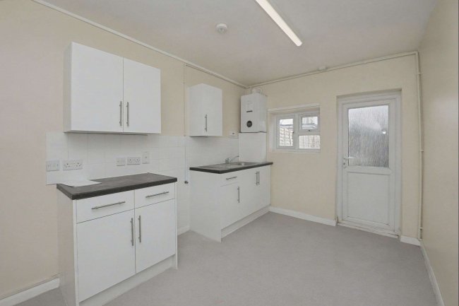 24 Cross Road, Croydon CR0 6TA 7