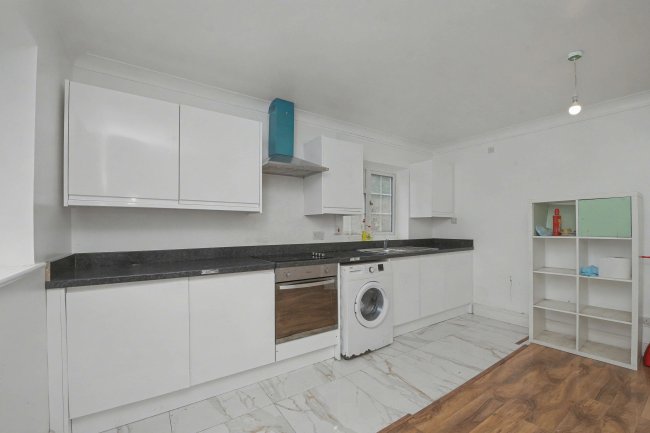 5a Aurelia Gardens, Croydon, CR0 3BD 10