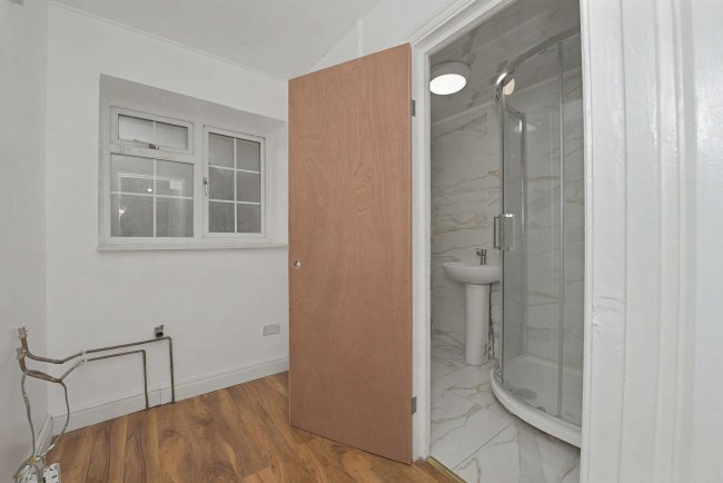 5a Aurelia Gardens, Croydon, CR0 3BD 10