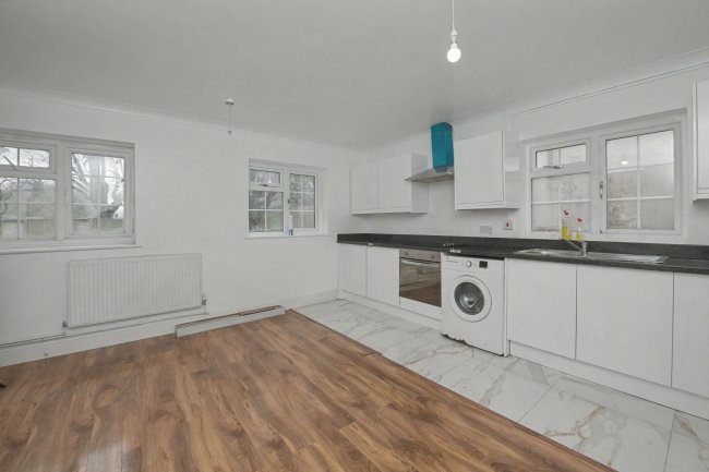 5a Aurelia Gardens, Croydon, CR0 3BD 10