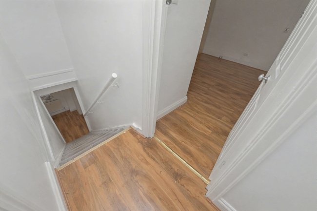 5a Aurelia Gardens, Croydon, CR0 3BD 10