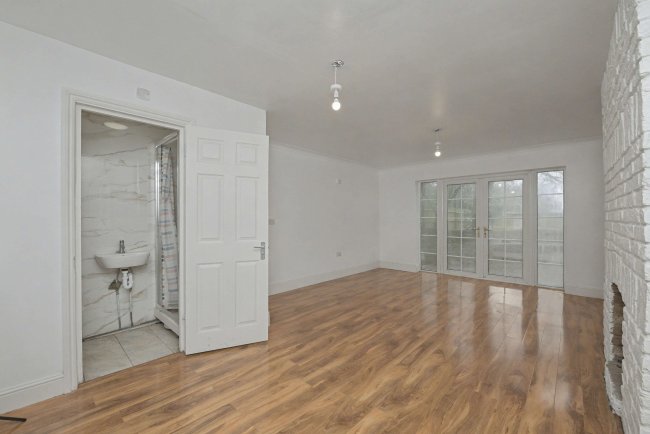 5a Aurelia Gardens, Croydon, CR0 3BD 10