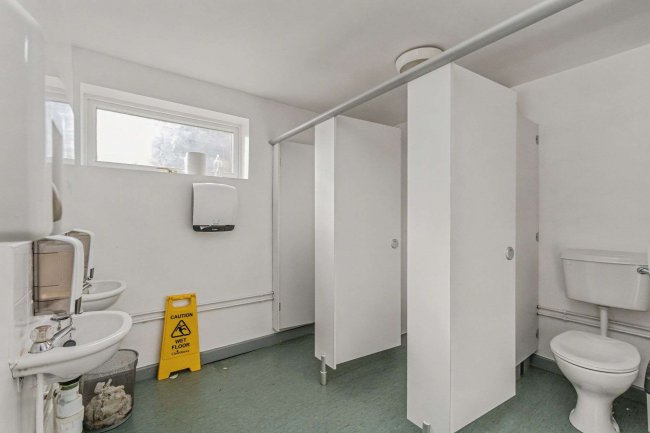 5 Taylor Lane, Denton, Manchester M34 3NG 3