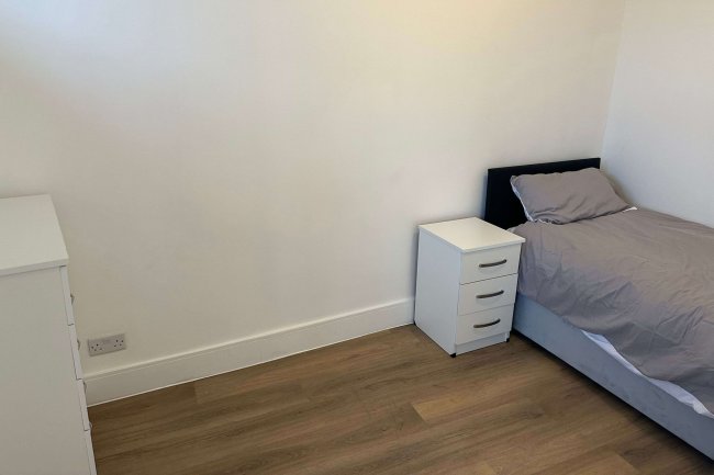 53 Marlborough Road, Archway, London, N19 4NA 7