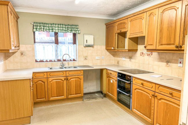 151 Tunbury Avenue, Chatham, Kent, ME5 9HY 2