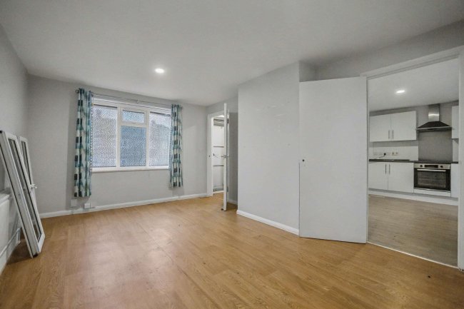 31 Nevill Road, Snodland, Kent, ME6 5HX 7