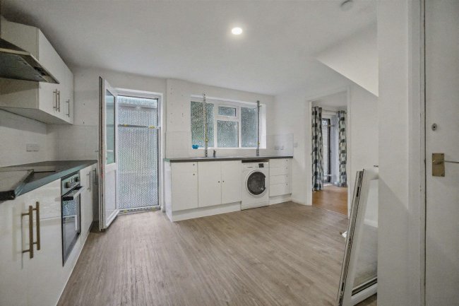 31 Nevill Road, Snodland, Kent, ME6 5HX 7