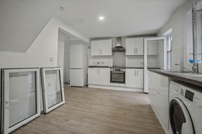 31 Nevill Road, Snodland, Kent, ME6 5HX 7