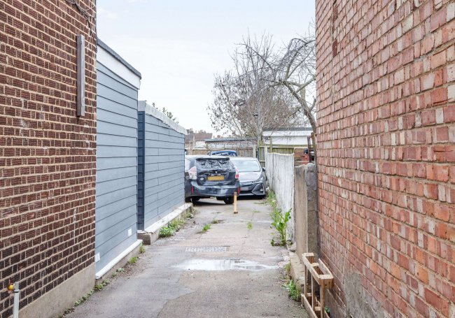 70 Brentwood Road, Romford RM1 2EP 3