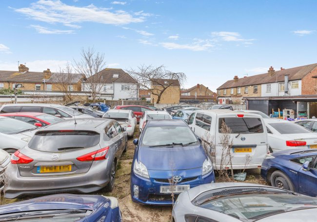 70 Brentwood Road, Romford RM1 2EP 3