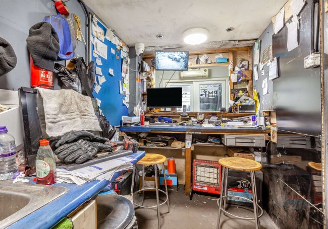 70 Brentwood Road, Romford RM1 2EP 3