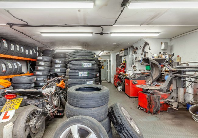 70 Brentwood Road, Romford RM1 2EP 3