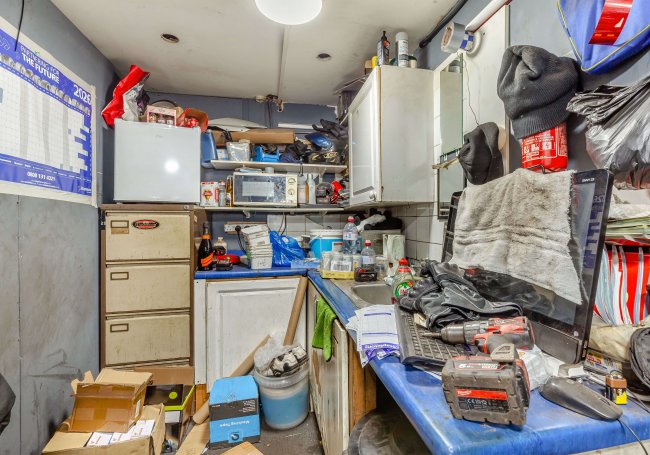 70 Brentwood Road, Romford RM1 2EP 3