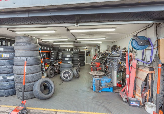 70 Brentwood Road, Romford RM1 2EP 3