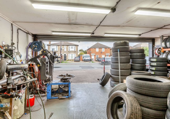 70 Brentwood Road, Romford RM1 2EP 3