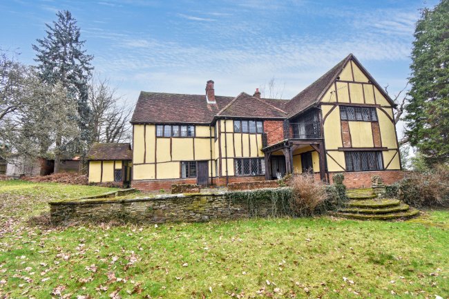 3 Coombe Hill Court, Windsor, Berkshire, SL4 4UL 2